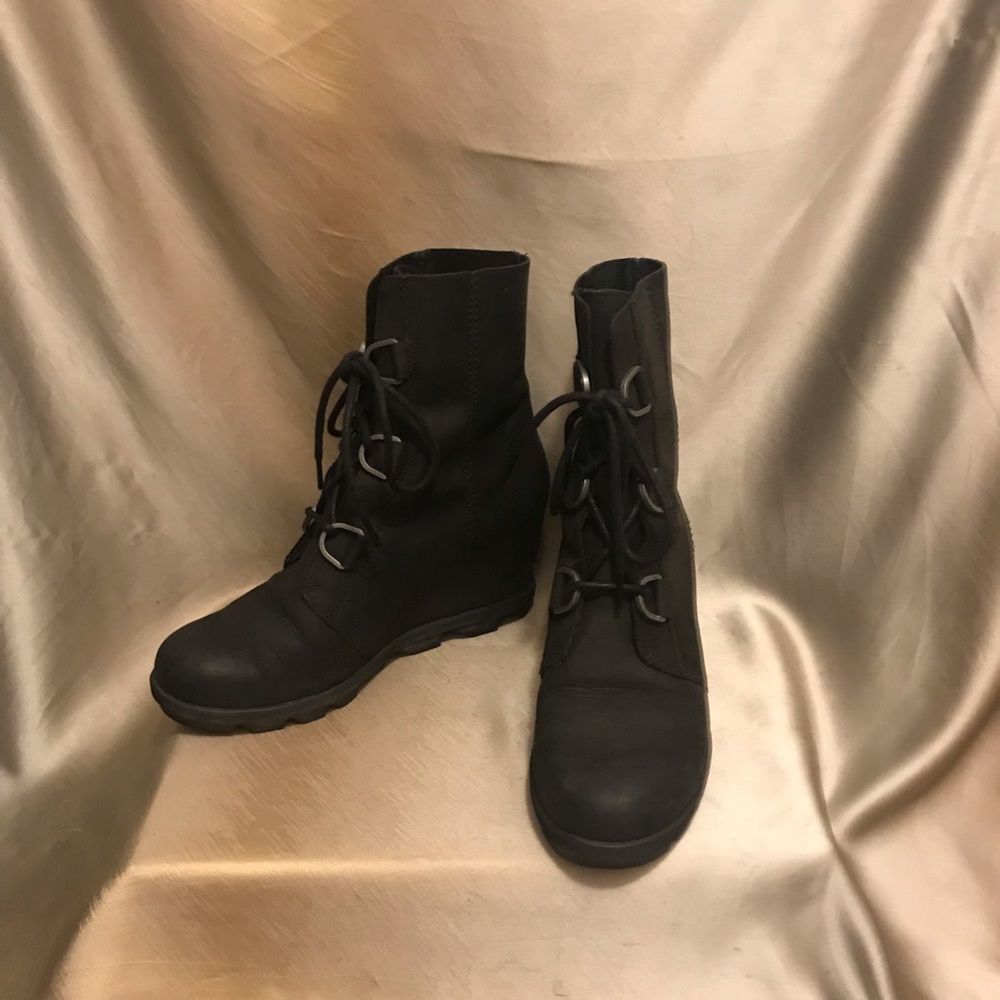 Women’s “Sorel Joan of Arctic” Black Suede Wedge Ankle Boots Sz.10